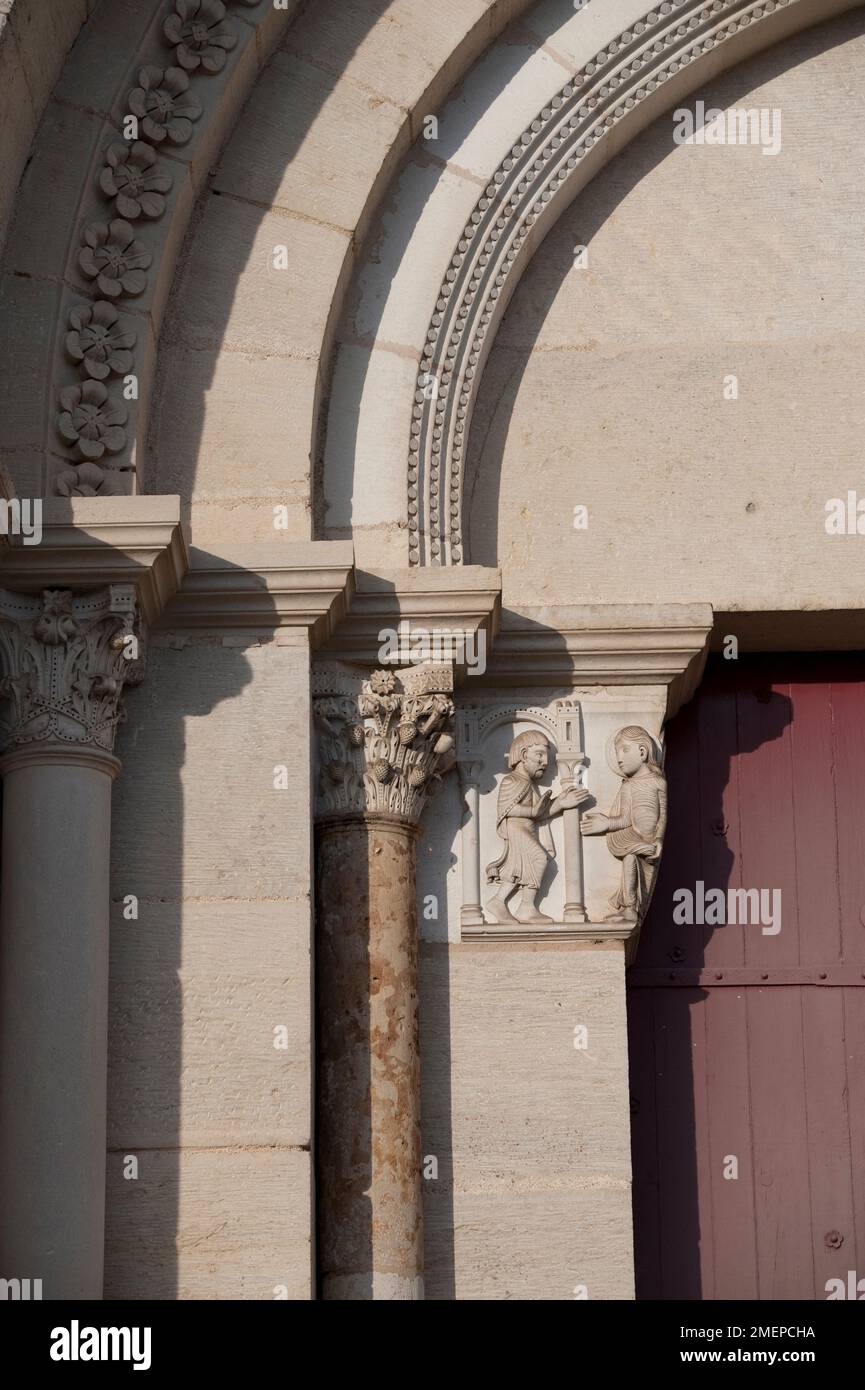 France, Bourgogne, Yonne, Vézelay, Basilique Sainte-Marie-Madeleine, détail de la façade Banque D'Images