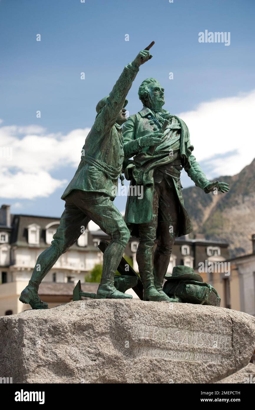 France, Rhône-Alpes, haute-Savoie, Chamonix-Mont-blanc (Chamonix), statue de l'explorateur alpin Horace-Benedict de Saussure Banque D'Images