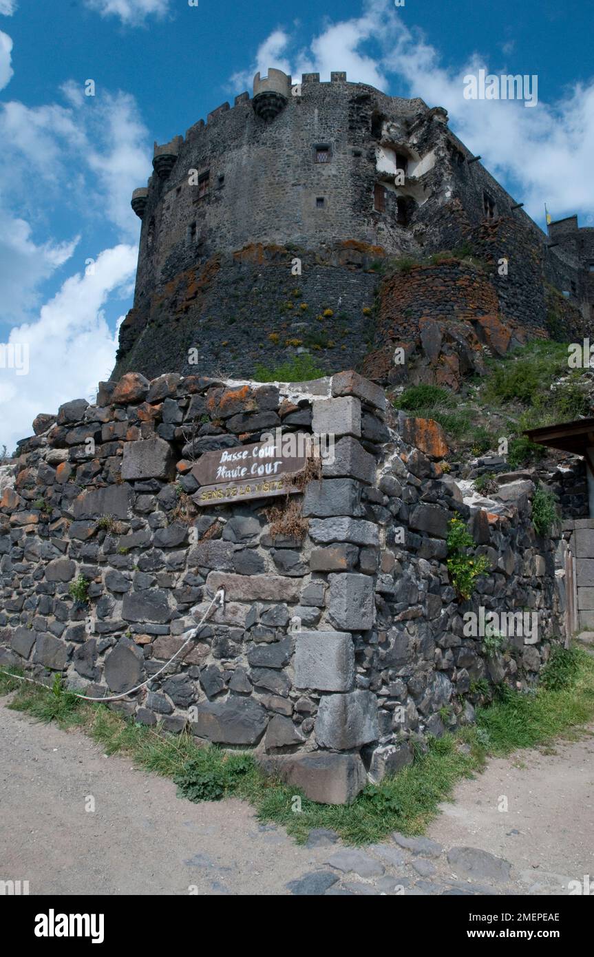 France, Auvergne, Château de Murol, ruines du château Banque D'Images