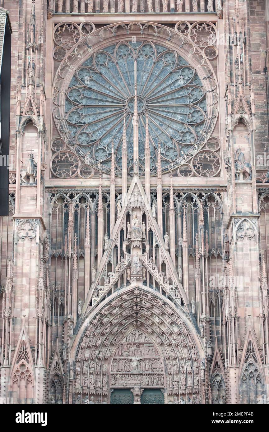 France, Alsace, Strasbourg, Cathédrale notre Dame (notre Dame de Strasbourg) Banque D'Images