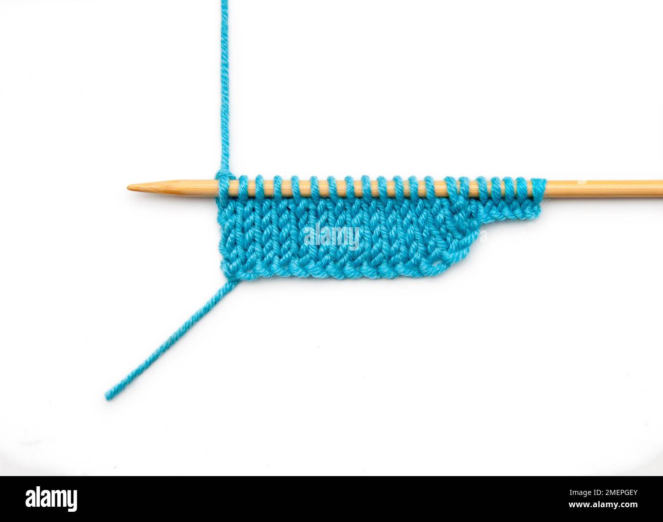 Exemple d'arête de rangée courte pour la technique de tricotage Banque D'Images