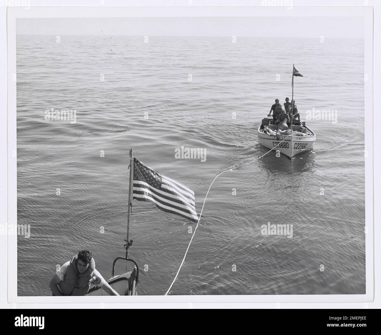 Photographie des réfugiés cubains - USCGC Ingham opérant dans le détroit de Floride. Banque D'Images