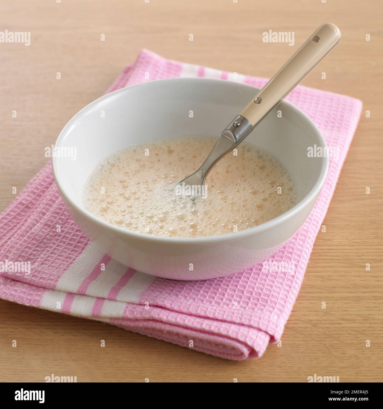 Bol d'œufs battus Banque D'Images