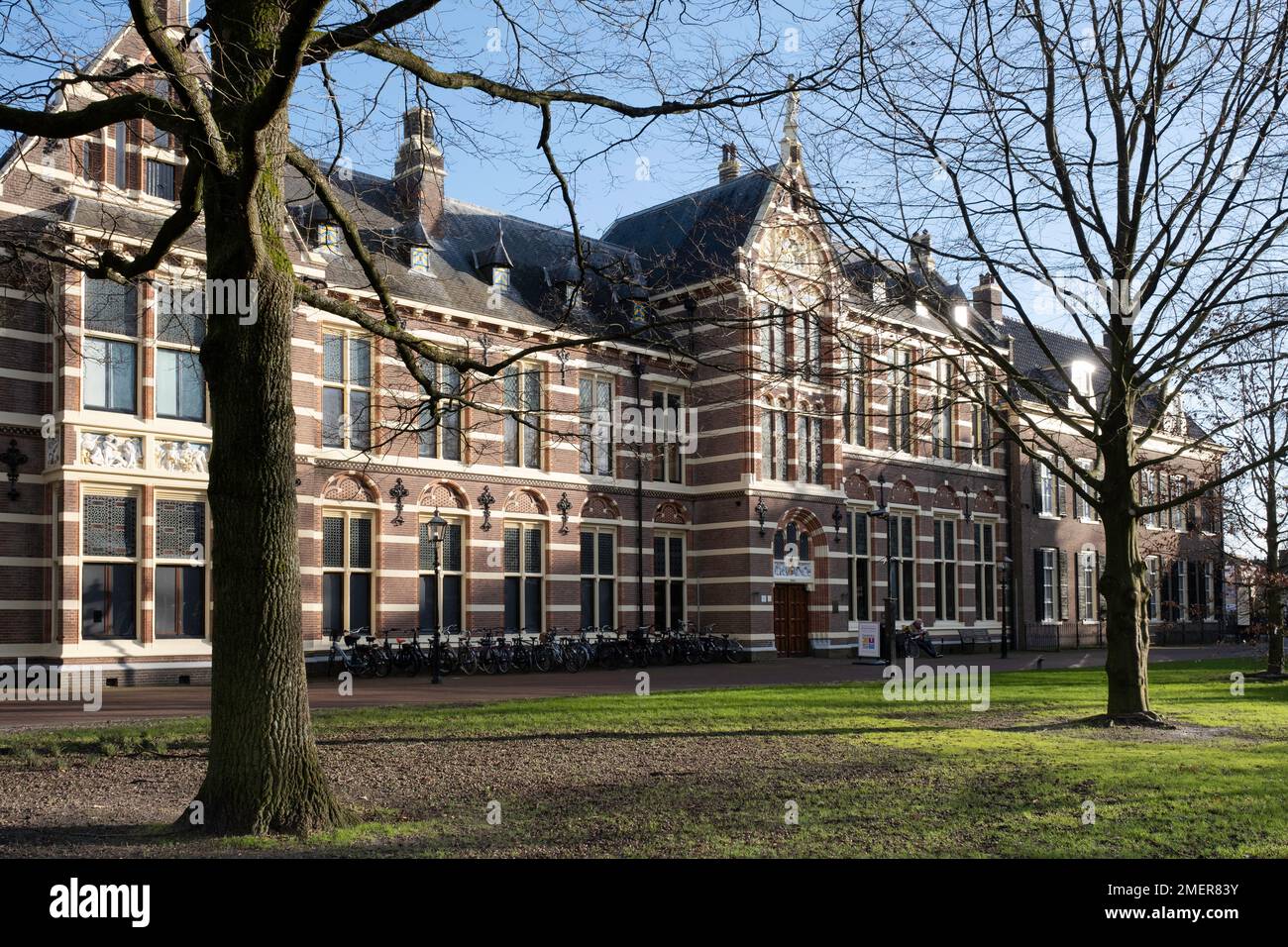 Musée des Drents, situé dans l'ancien bâtiment du gouvernement avec un parc dans la ville hollandaise d'Assen. Artefacts préhistoriques, arts appliqués et visuels Banque D'Images