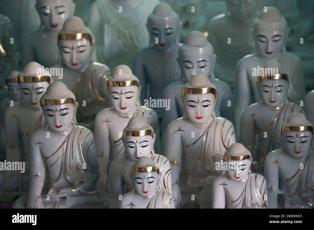 Myanmar, Mandalay, Temple de Mahamuni, statues en marbre souvenirs Banque D'Images