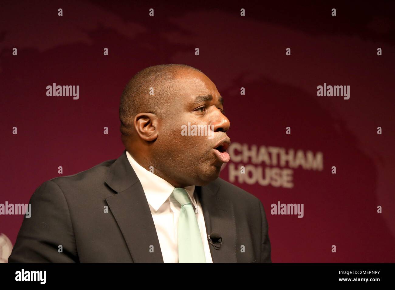 David Lammy, secrétaire adjoint aux Affaires étrangères du Parti travailliste, s'exprimant à la Chatham House à Londres le 24 janvier 2023 Banque D'Images