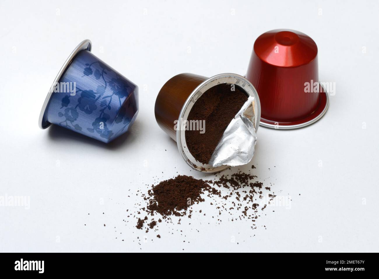 Capsule de café ouverte et poudre de café, café Banque D'Images