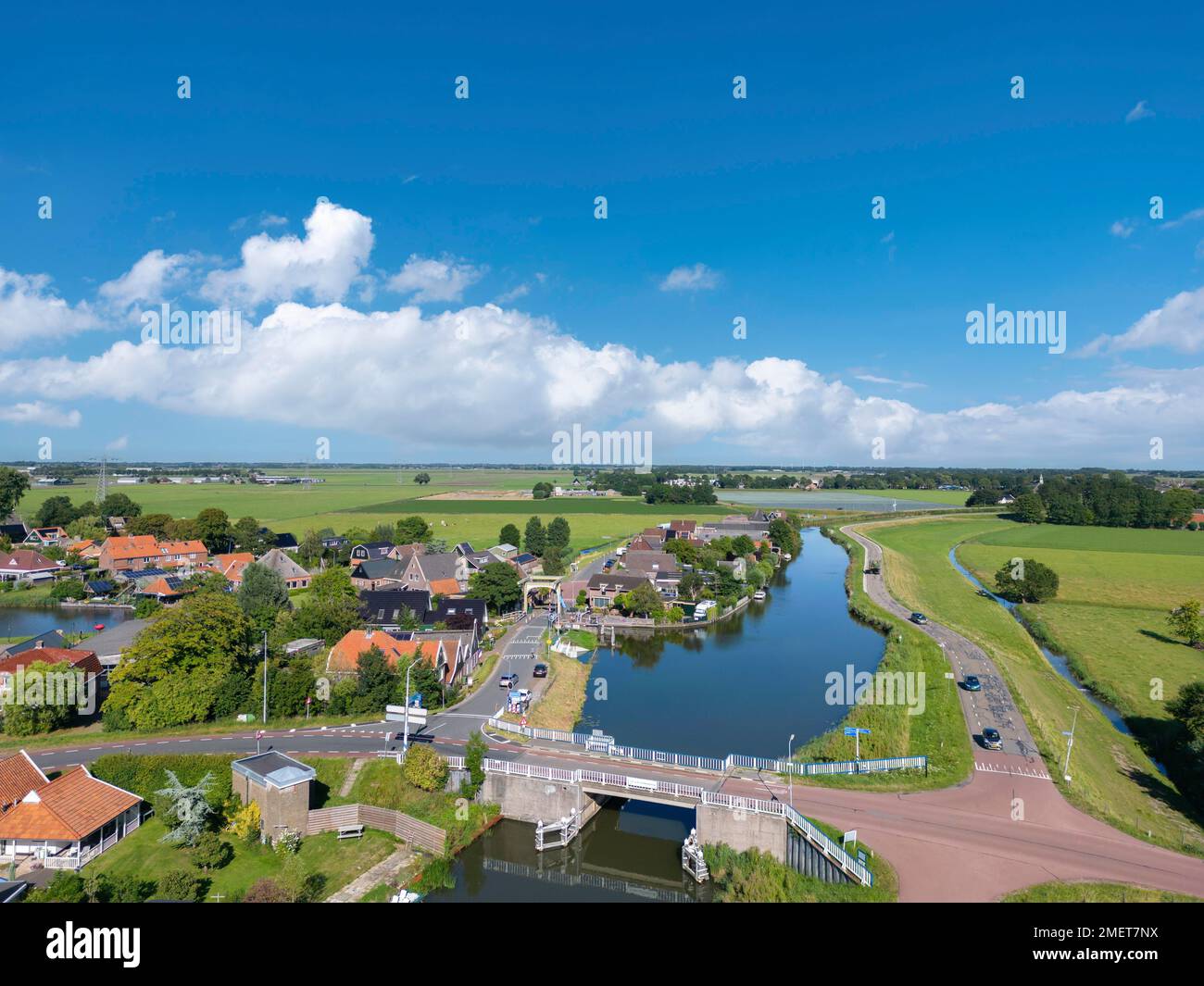 Vue aérienne avec vue sur les trois digues Huygendijk, Drechterlandsedijk et Schermerdijk, Ursem, Hollande-Nord, pays-Bas Banque D'Images