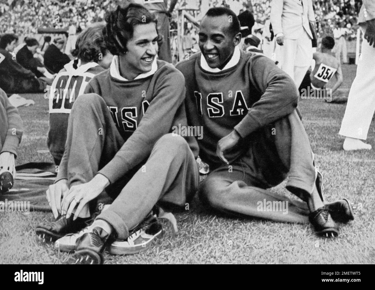 Jesse Owens et Helen Stephens, les athlètes les plus rapides du monde, les champions olympiques, les médaillés d'or, les médaillés d'or Banque D'Images