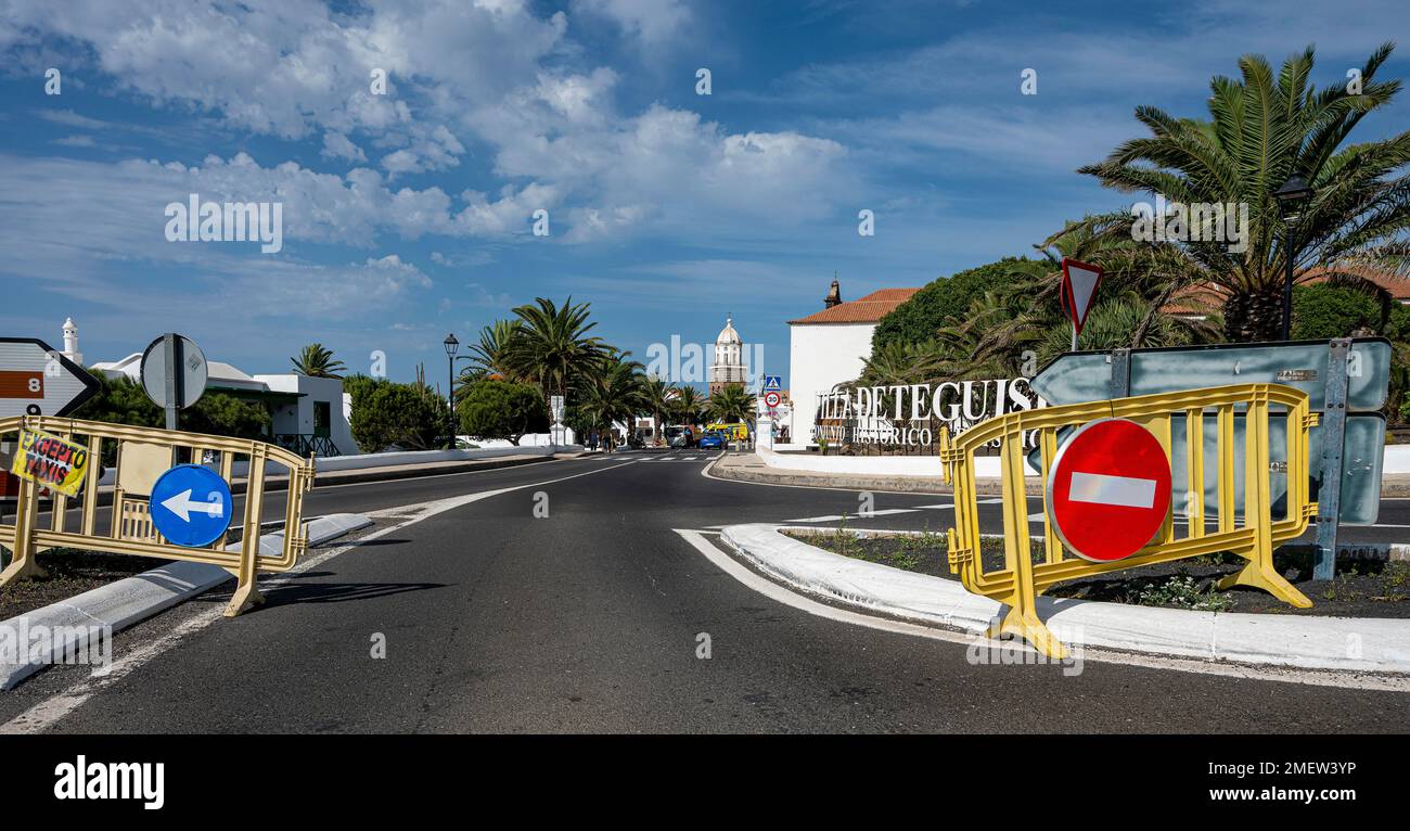 Panneaux de signalisation dans la vieille ville de Teguise, Lanzarote, îles Canaries, Espagne Banque D'Images