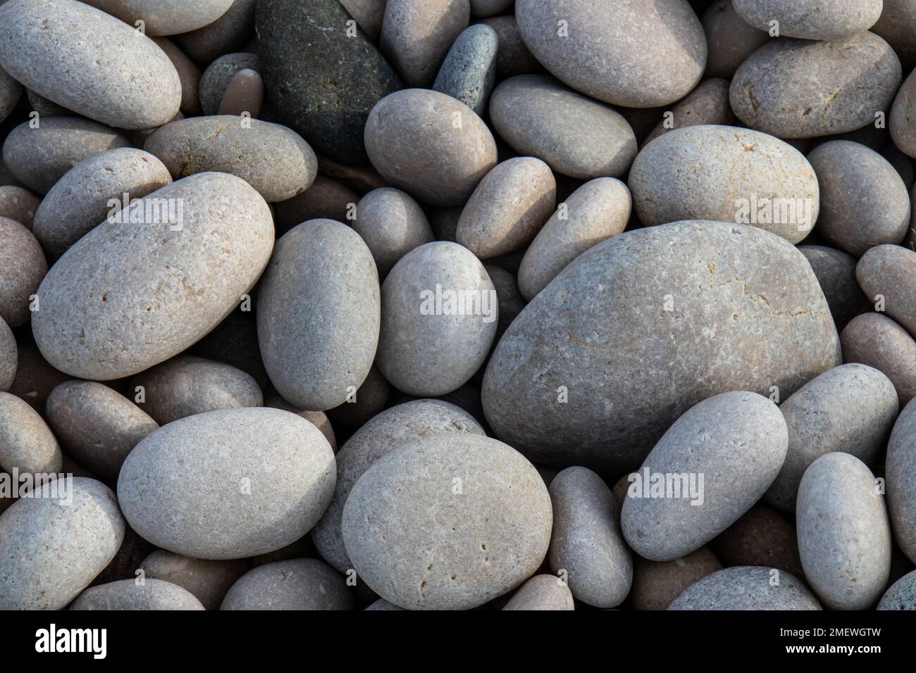 Piedras en la playa de Alfaz del Pi, Costa Blanca, Espagne Banque D'Images