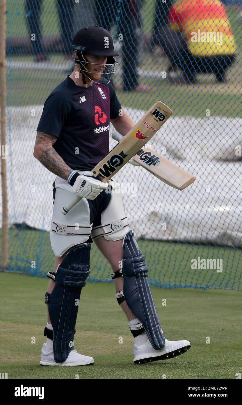 England's Ben Stokes checks his bats during a training session ahead of their first one day international cricket match against India in Pune, India, Monday, March 22, 2021. (AP Photo/Rafiq Maqbool) Banque D'Images