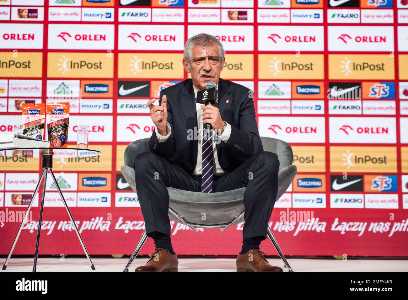 Varsovie, Pologne. 24th janvier 2023. Fernando Santos parle lors de la conférence de presse au stade national PGE. L'Association polonaise de football (PZPN) a officiellement nommé Fernando Santos au poste de nouveau directeur de l'équipe nationale polonaise. L'entraîneur portugais de 68 ans a été dévoilé comme nouveau directeur par Cezary Kulesza - président de la FA polonaise - lors d'une conférence de presse tenue au stade national PGE à Varsovie. Crédit : SOPA Images Limited/Alamy Live News Banque D'Images