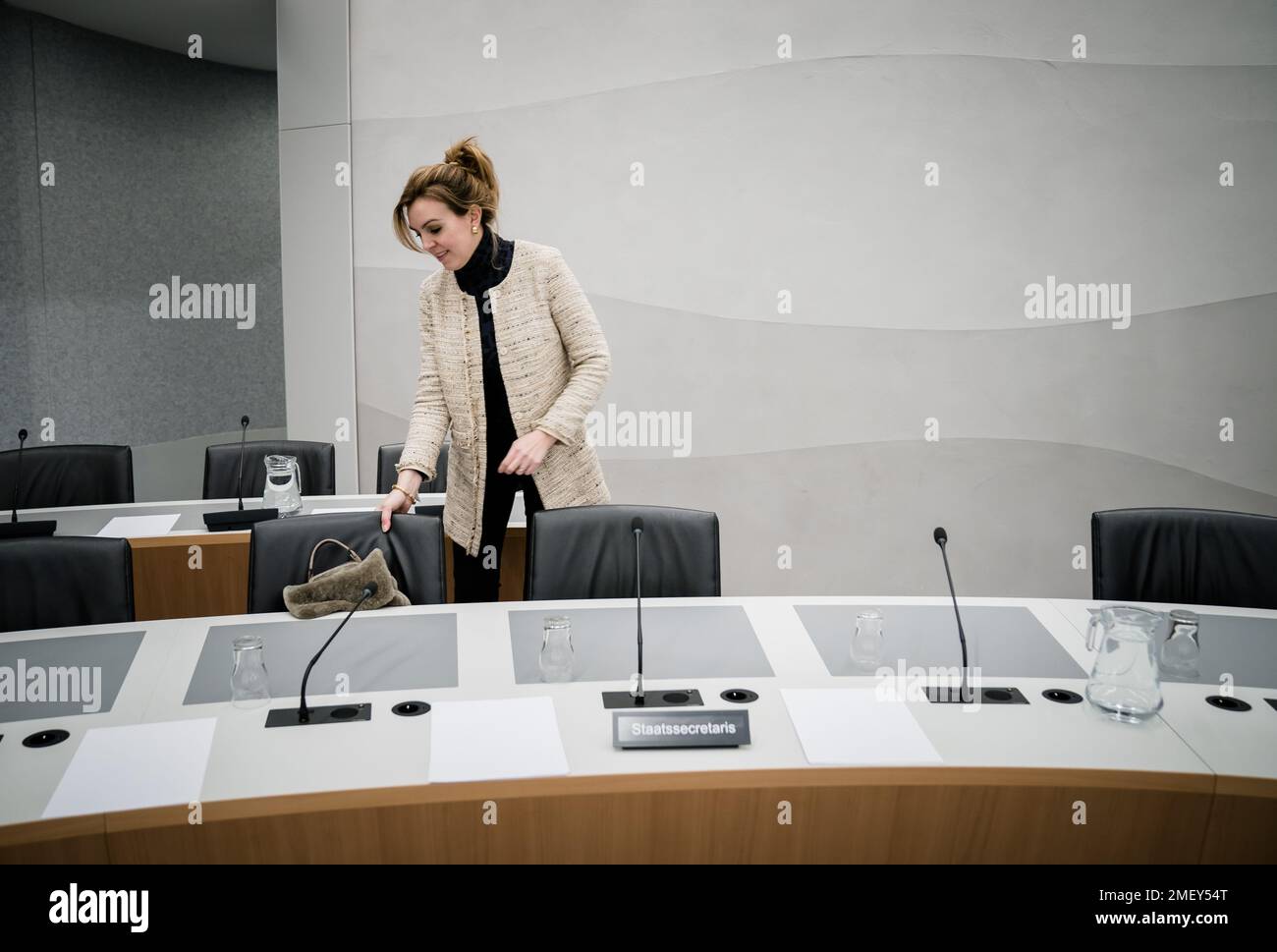 LA HAYE - Secrétaire d'Etat Vivianne Heijnen (Infrastructure et gestion de l'eau) lors d'un débat à la Chambre des représentants sur le transport durable. Les discussions portent sur les voitures électriques et les zones environnementales pour les véhicules. ANP BART MAAT pays-bas hors - belgique hors Banque D'Images