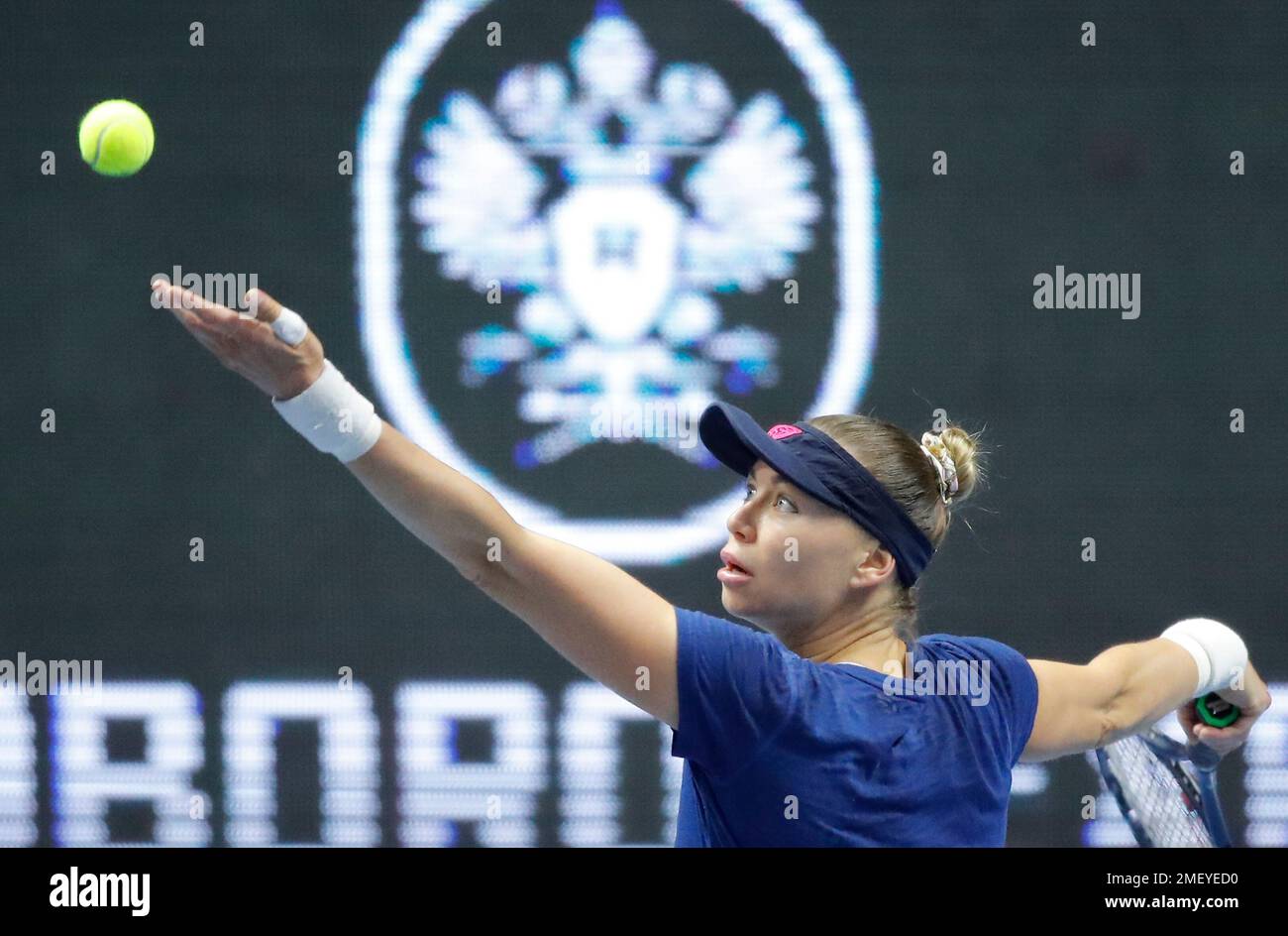 Vera Zvonareva of Russia serves during the St. Petersburg Ladies Trophy-2021 tennis tournament semi-final match against Margarita Gasparyan of Russia in St.Petersburg, Russia, Saturday, March 20, 2021. (AP Photo/Dmitri Lovetsky) Banque D'Images