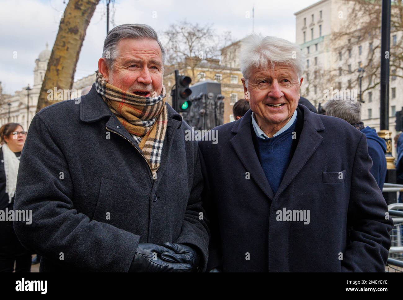 Londres, Royaume-Uni. 24th janvier 2023. Barry Gardiner député et Stanley Johnson, Boris JohnsonÕs père, Credit: Mark Thomas/Alay Live News Banque D'Images