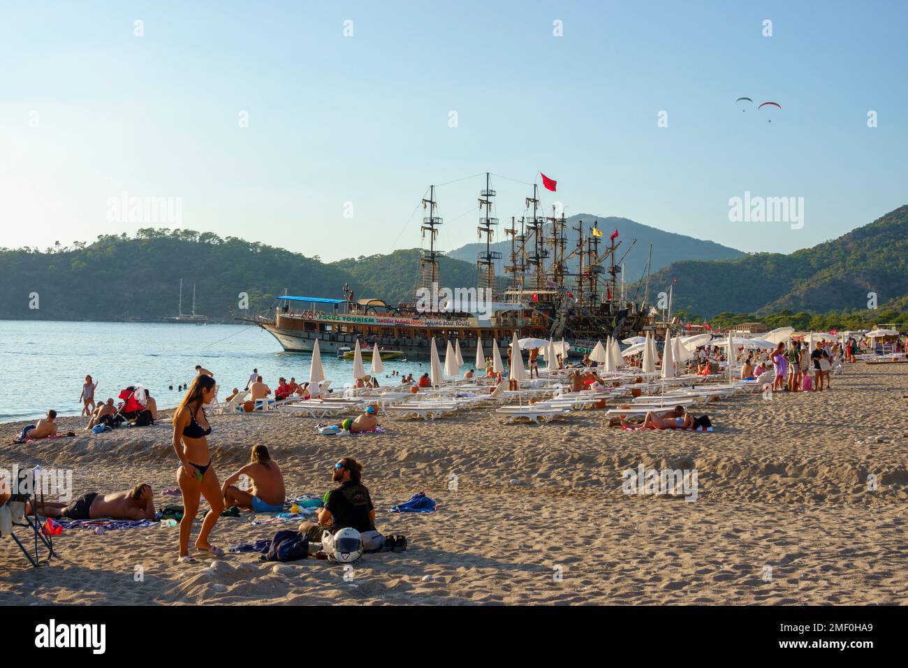 Plages et parapentes à Belcekiz Beach, Oludeniz, Fethiye, Turquie Banque D'Images