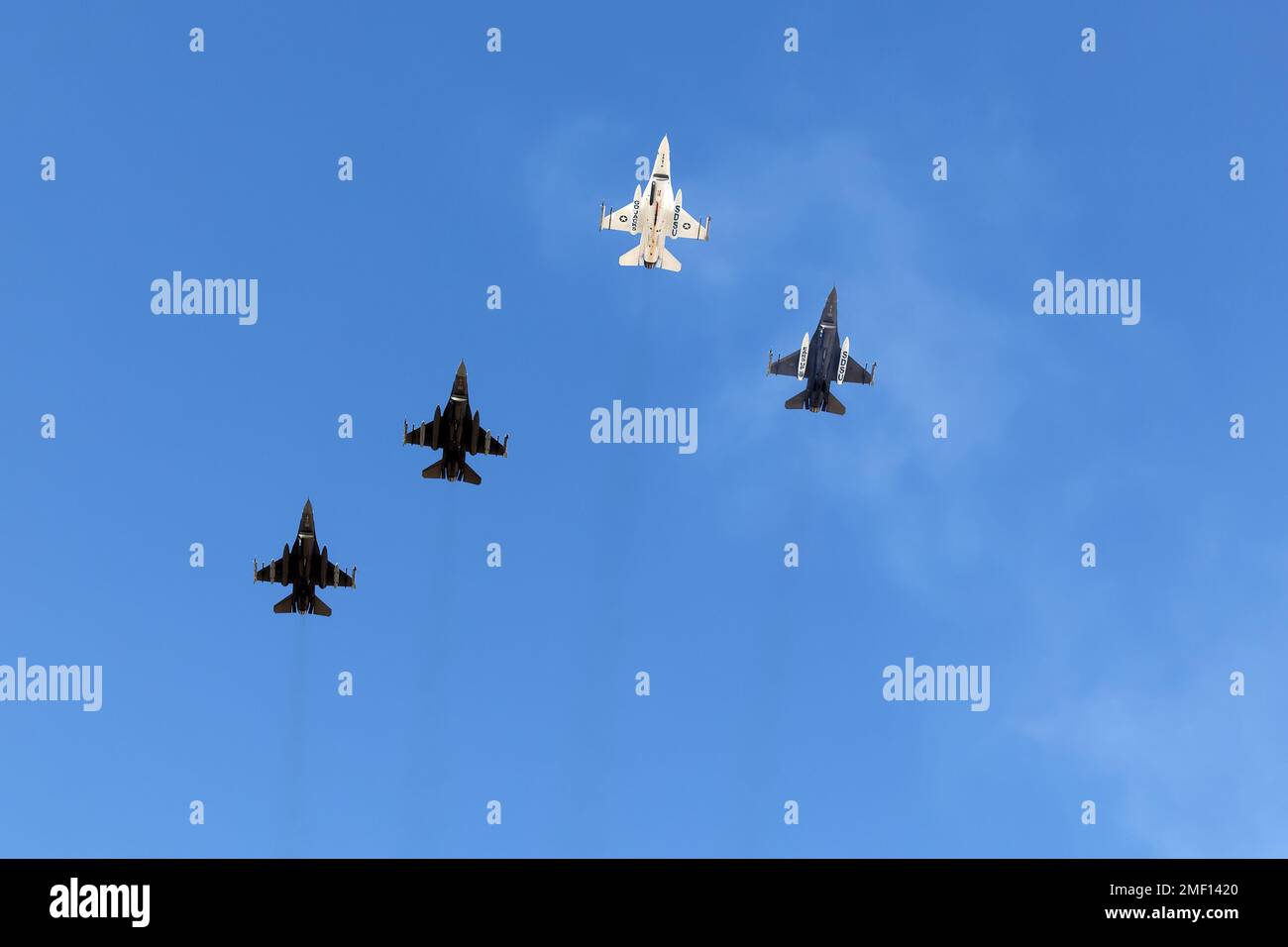 La Garde nationale du Dakota du Sud assure un survol du stade Toyota avant le lancement de la Bison de l'État du Dakota du Nord contre le Jack de l'État du Dakota du Sud Banque D'Images