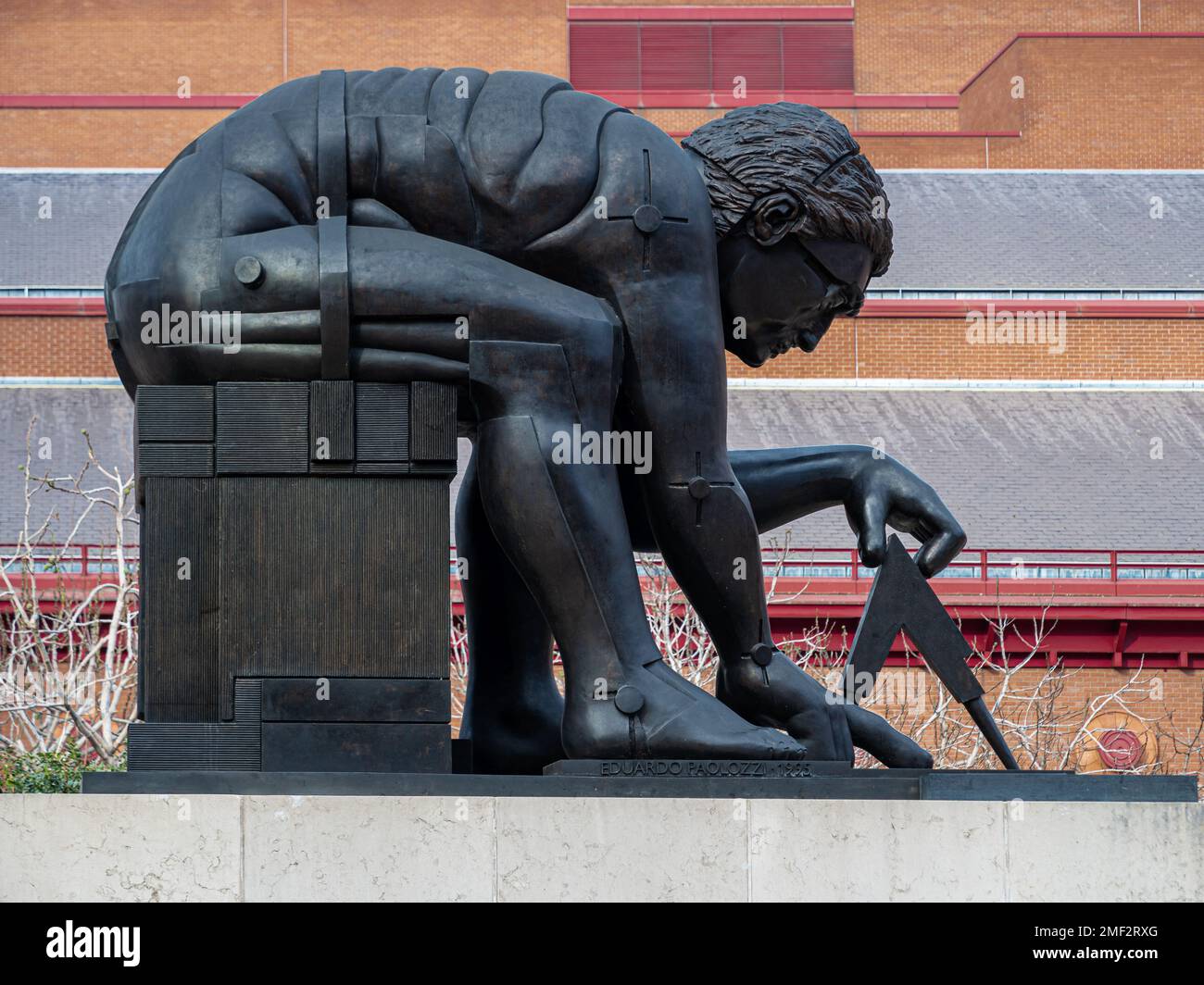 Eduardo Paolozzi Isaac Newton Sculpture British Library Londres - alias Newton après Blake, statue à la British Library Londres a été installé en 1995. Banque D'Images