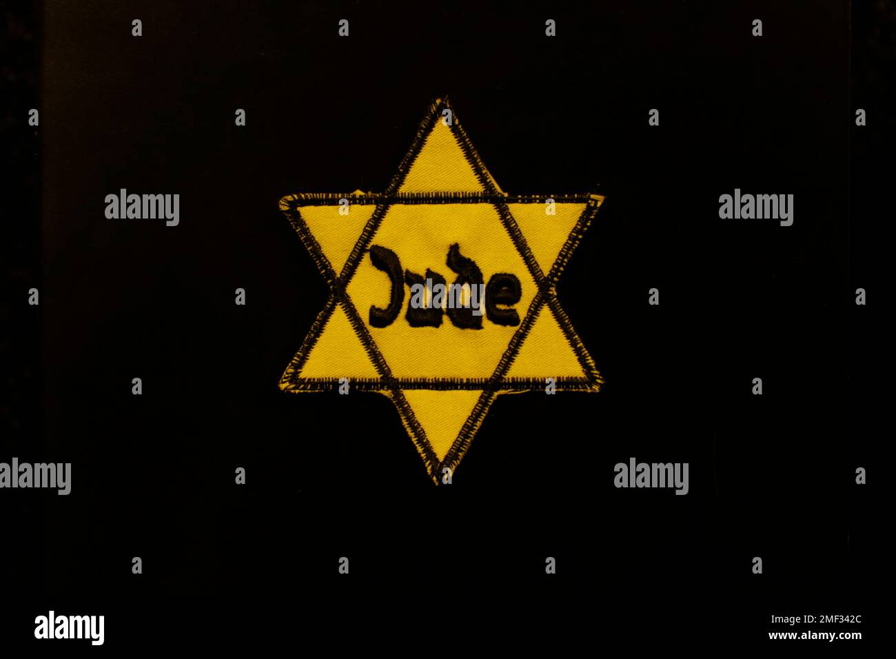 Jew David Star emblème utilisé par les Nazis à la mémoire des victimes de l'Holocauste à Yitzhak Rabin Park, exposition de galerie - Rio de Janeiro, Brésil 01.17.2023 Banque D'Images