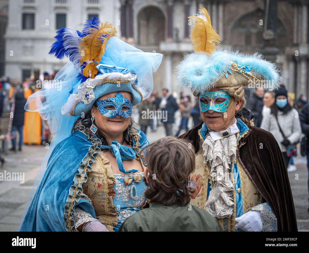 Personnages De Carnaval En Costume | Vecteur Gratuite