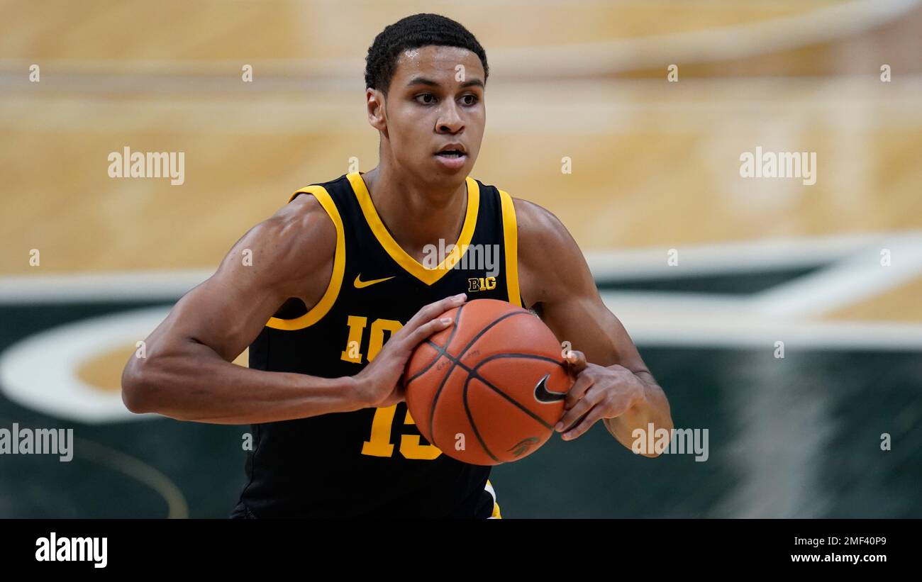 Iowa forward Keegan Murray (15) plays against Michigan State in the first half of an NCAA college basketball game in East Lansing, Mich., Saturday, Feb. 13, 2021. (AP Photo/Paul Sancya) Banque D'Images