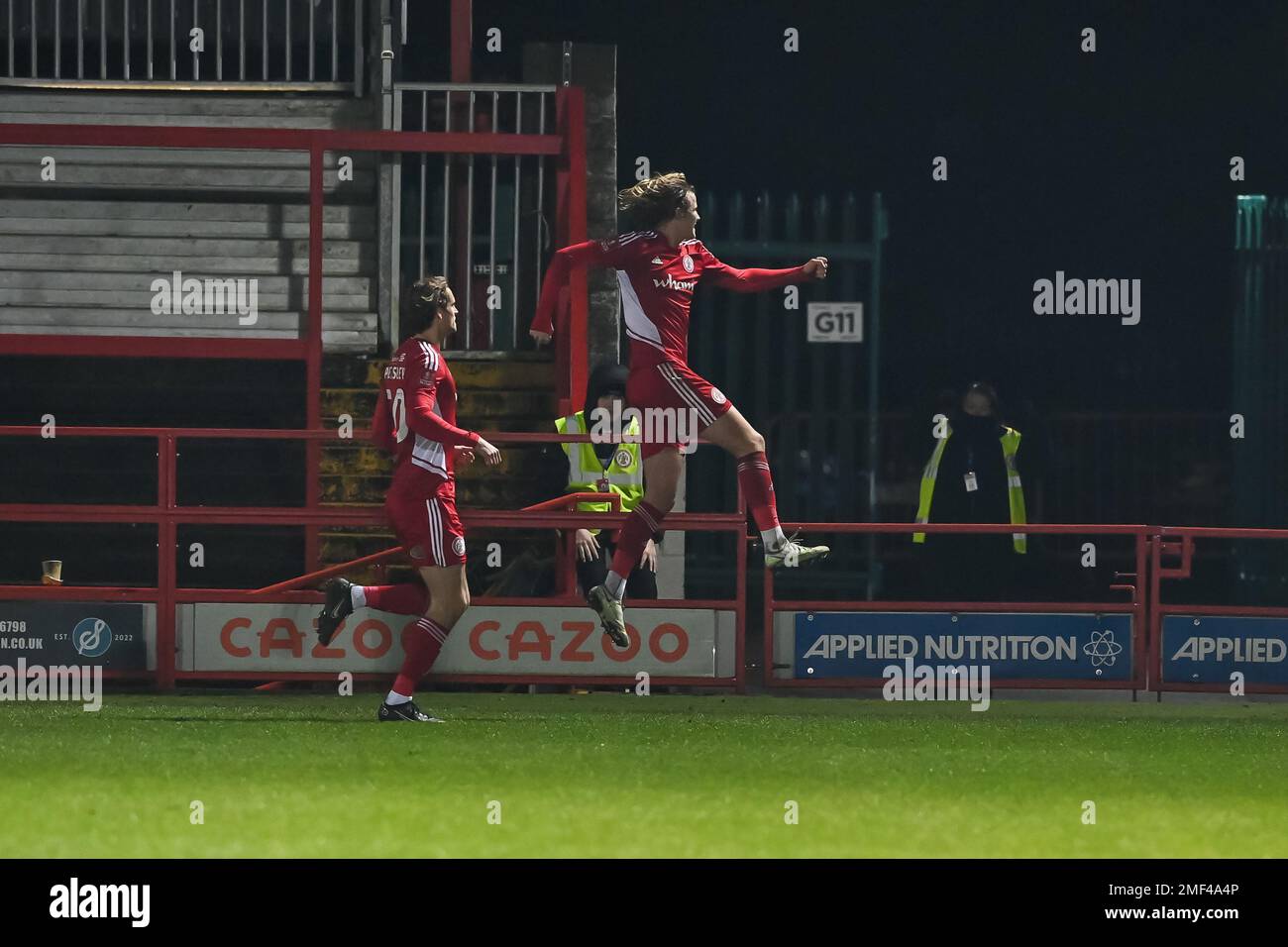 Tommy Leigh #8 d'Accrington Stanley célèbre son objectif de faire 1-0 pendant la coupe Emirates FA troisième Round Replay Match Accrington Stanley vs Boreham Wood au stade Wham, Accrington, Royaume-Uni, 24th janvier 2023 (photo par Craig Thomas/News Images) dans, le 1/24/2023. (Photo de Craig Thomas/News Images/Sipa USA) crédit: SIPA USA/Alay Live News Banque D'Images