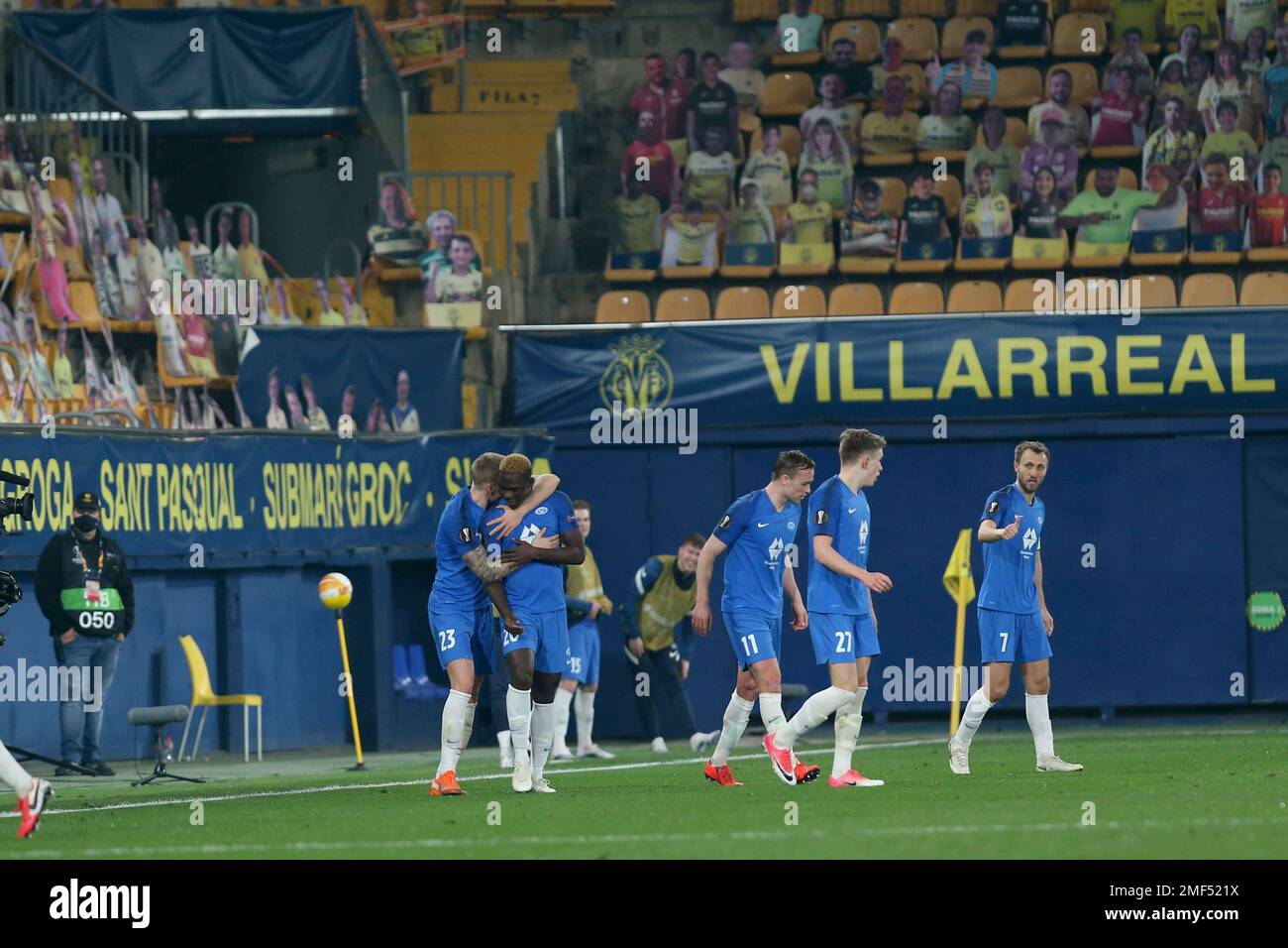 Molde's David Datro Fofana, second left, celebrates scoring his side's third goal to make the score 3-3 during the Europa League round of 32 first leg soccer match between Molde and 1899 Hoffenheim at the Ceramica stadium in Villarreal, Spain, Thursday, Feb. 18, 2021. (AP Photo/Alberto Saiz) Banque D'Images