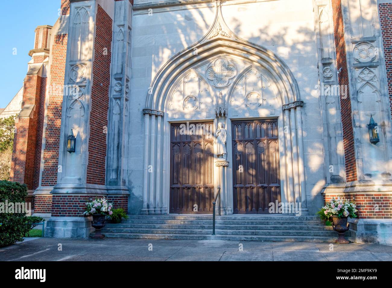 LA NOUVELLE-ORLÉANS, LA, Etats-Unis - 22 JANVIER 2023 : entrée au Saint nom de l'église catholique Jésus sur la rue Avenue Charles Banque D'Images