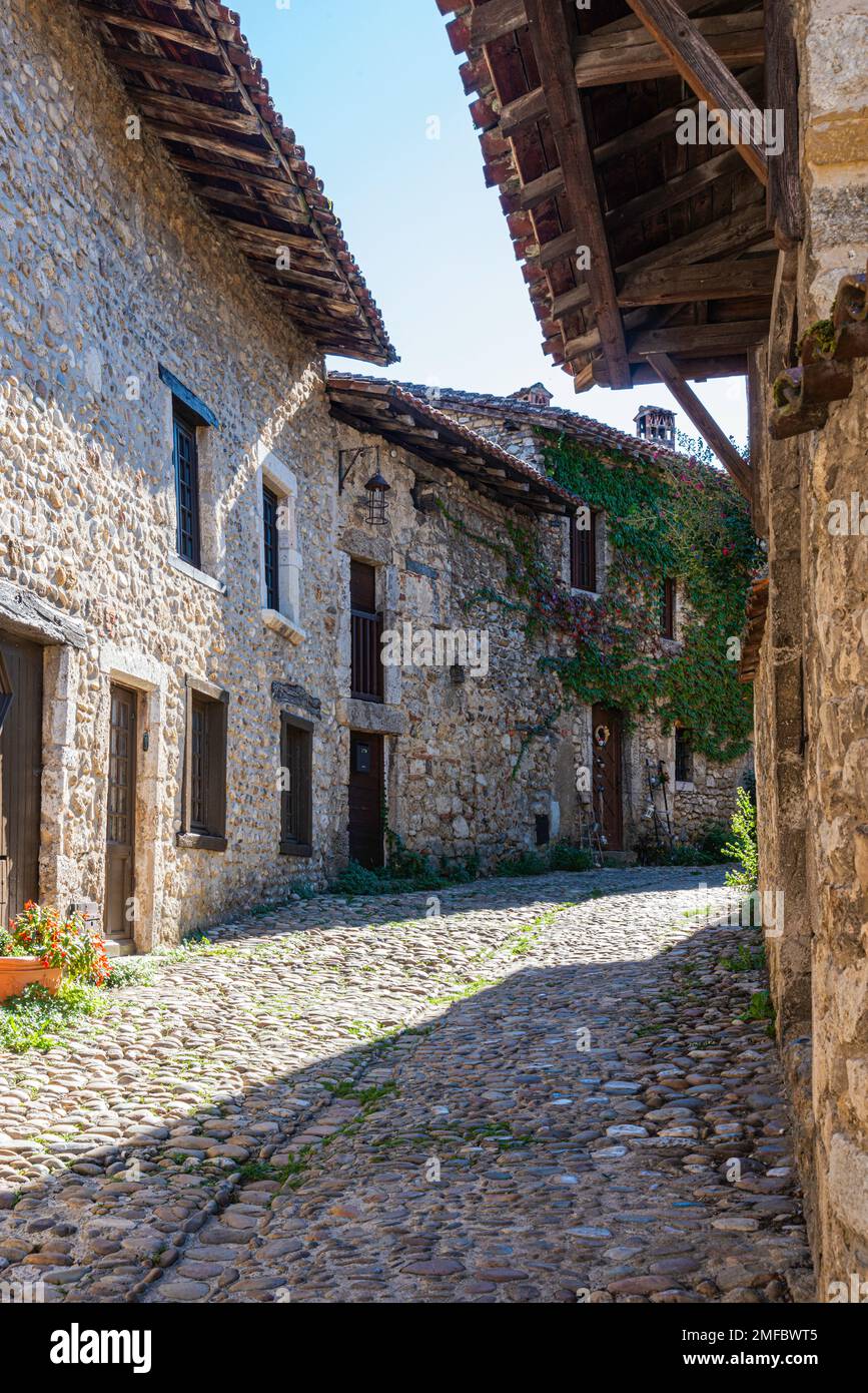 Scène de rue à Val d'Oingt, France Banque D'Images