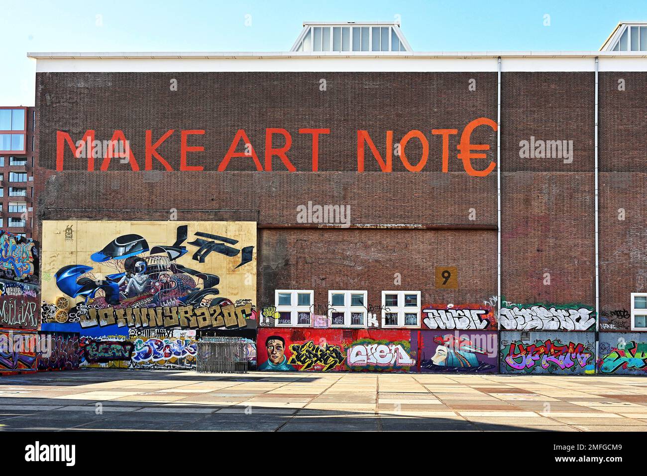 Les pays-Bas, Amsterdam: Le Straat, graffiti et musée d'art de rue, dans le quartier de NDSM, ancien chantier naval qui est devenu le secteur le plus battage d'Un Banque D'Images