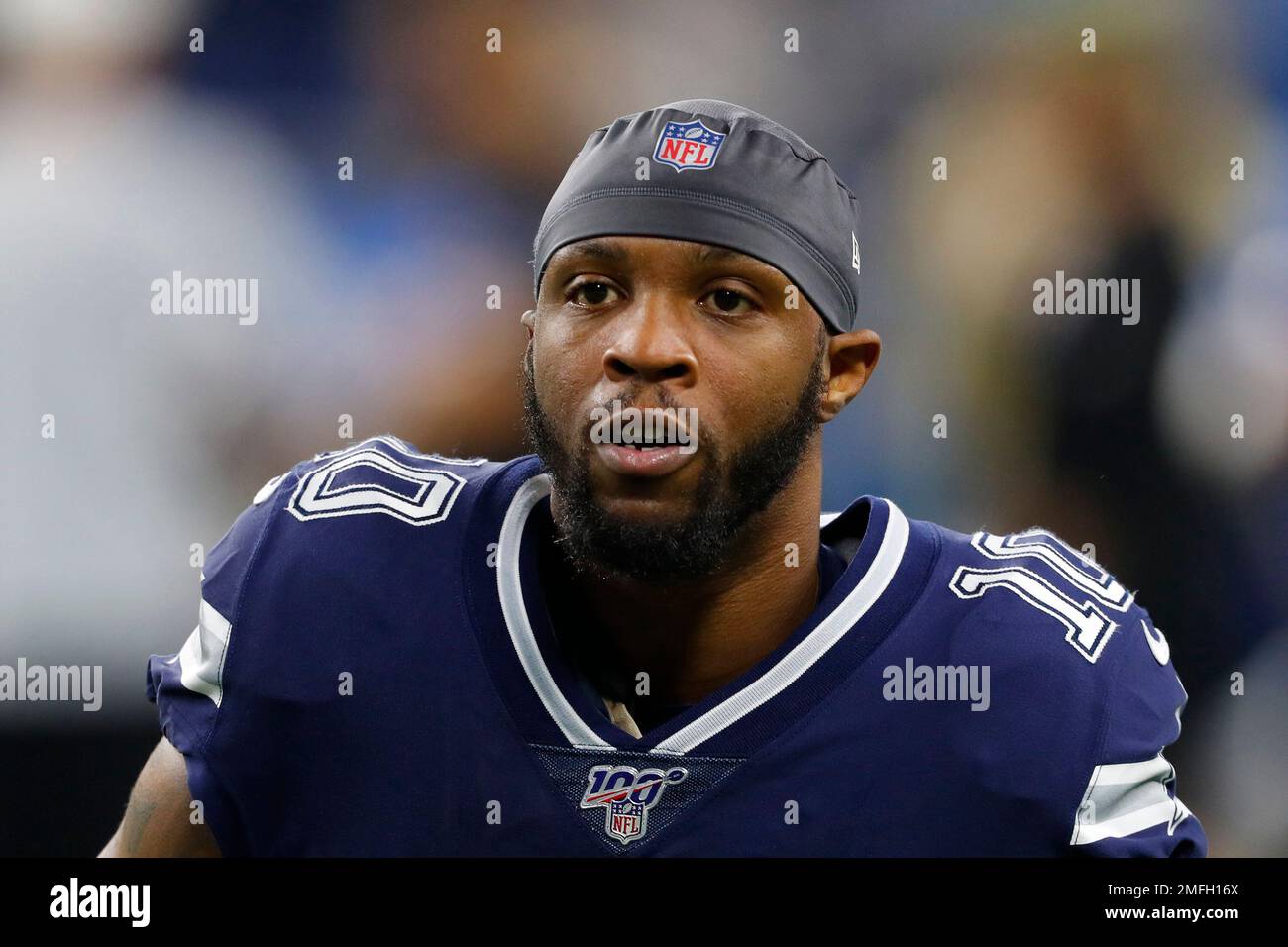 FILE - This Sunday, Nov. 17, 2019, file photo shows then-Dallas Cowboys wide receiver Tavon Austin during pregame of an NFL football game against the Detroit Lions in Detroit. Austin is attempting to make a comeback with Green Bay as the Packers look to add depth to their receiving group. The Packers announced Tuesday, Dec. 1, 2020, that they had signed Austin and released wide receiver Darrius Shepherd. (AP Photo/Paul Sancya, File) Banque D'Images