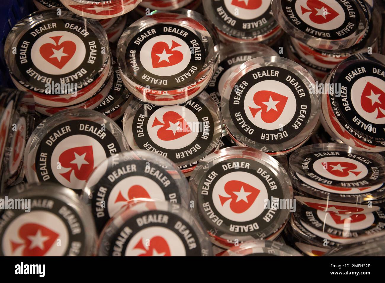 Acrylique Poker bouton donneur Texas Hold'em 3inch appuyer sur Poker Cards Guard Poker bouton donneur Banque D'Images