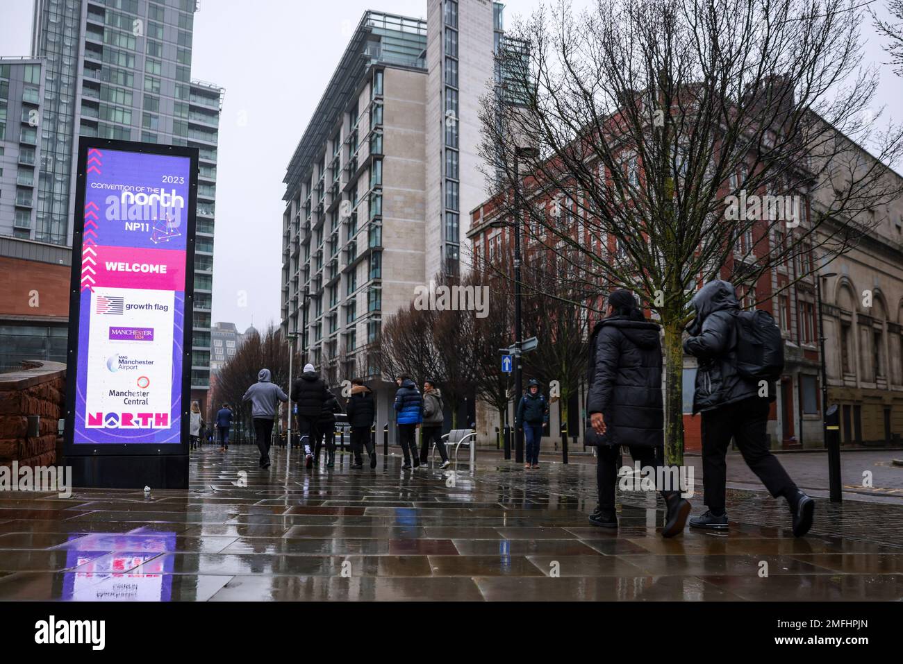 Les délégués arrivent à la Convention du Nord, un rassemblement annuel de dirigeants d'affaires, politiques et civiques du Nord, y compris les maires des villes du Nord, à Manchester Central, à Manchester. Date de la photo: Mercredi 25 janvier 2023. Banque D'Images