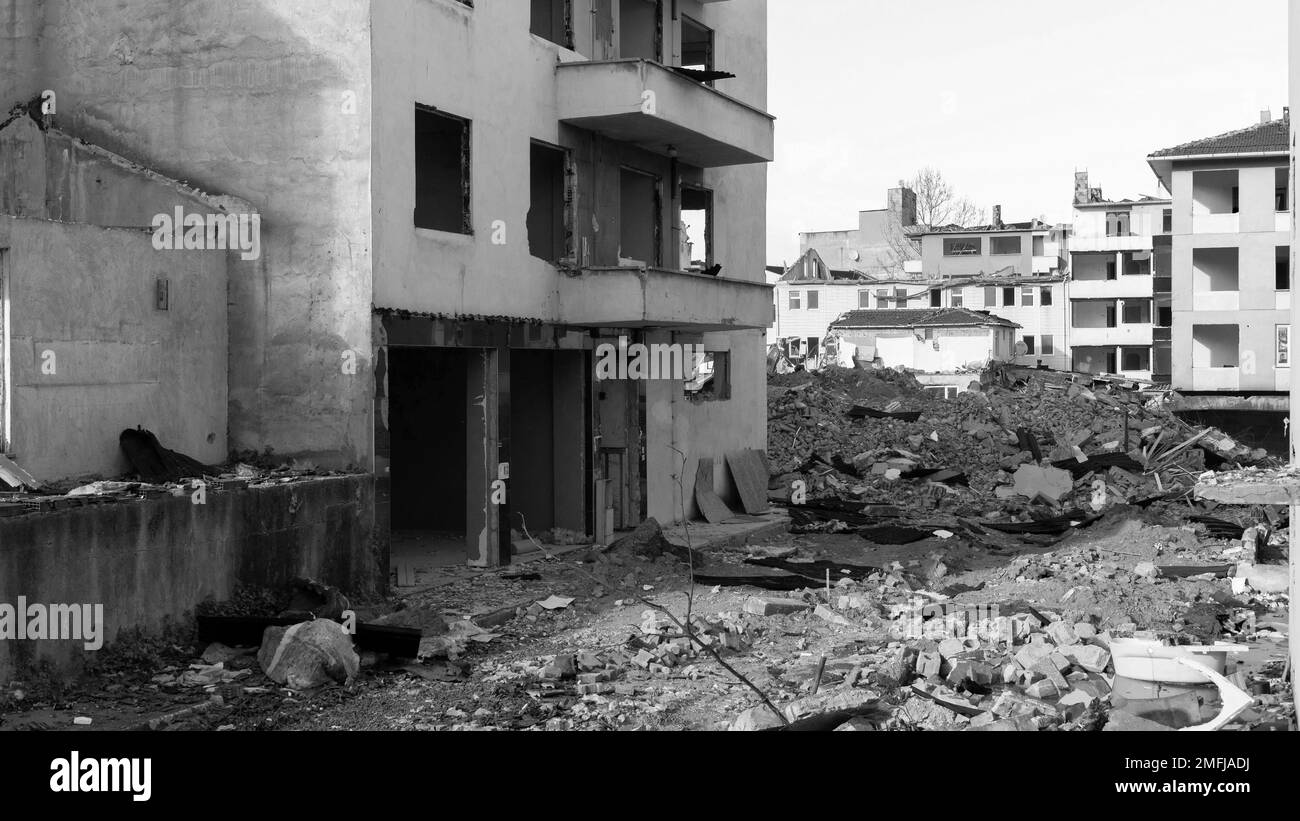 Dommages causés par un tremblement de terre dans une ville. Détruit des bâtiments après un tremblement de terre. Mise au point sélective incluse. Banque D'Images