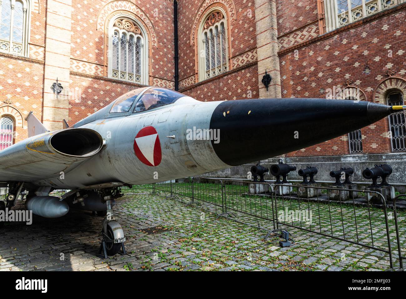 Vienne, Autriche - 16 octobre 2022 : avion de combat Saab 35 Draken au Musée d'Histoire militaire de Vienne, Autriche Banque D'Images