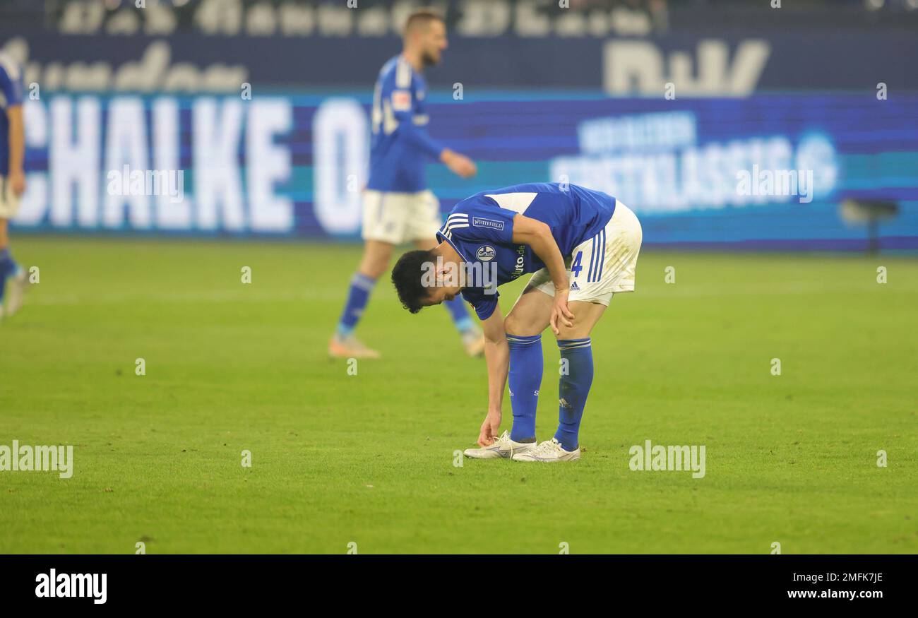 Gelsenkirchen, Allemagne. 24th janvier 2023. Firo : 01/24/2023, football, 1st ligue, 1st Bundesliga, Saison 2022/2023, FC Schalke 04 - RB Red Bull Leipzig 1: 6 Maya Yoshida, déçu crédit: dpa/Alay Live News Banque D'Images