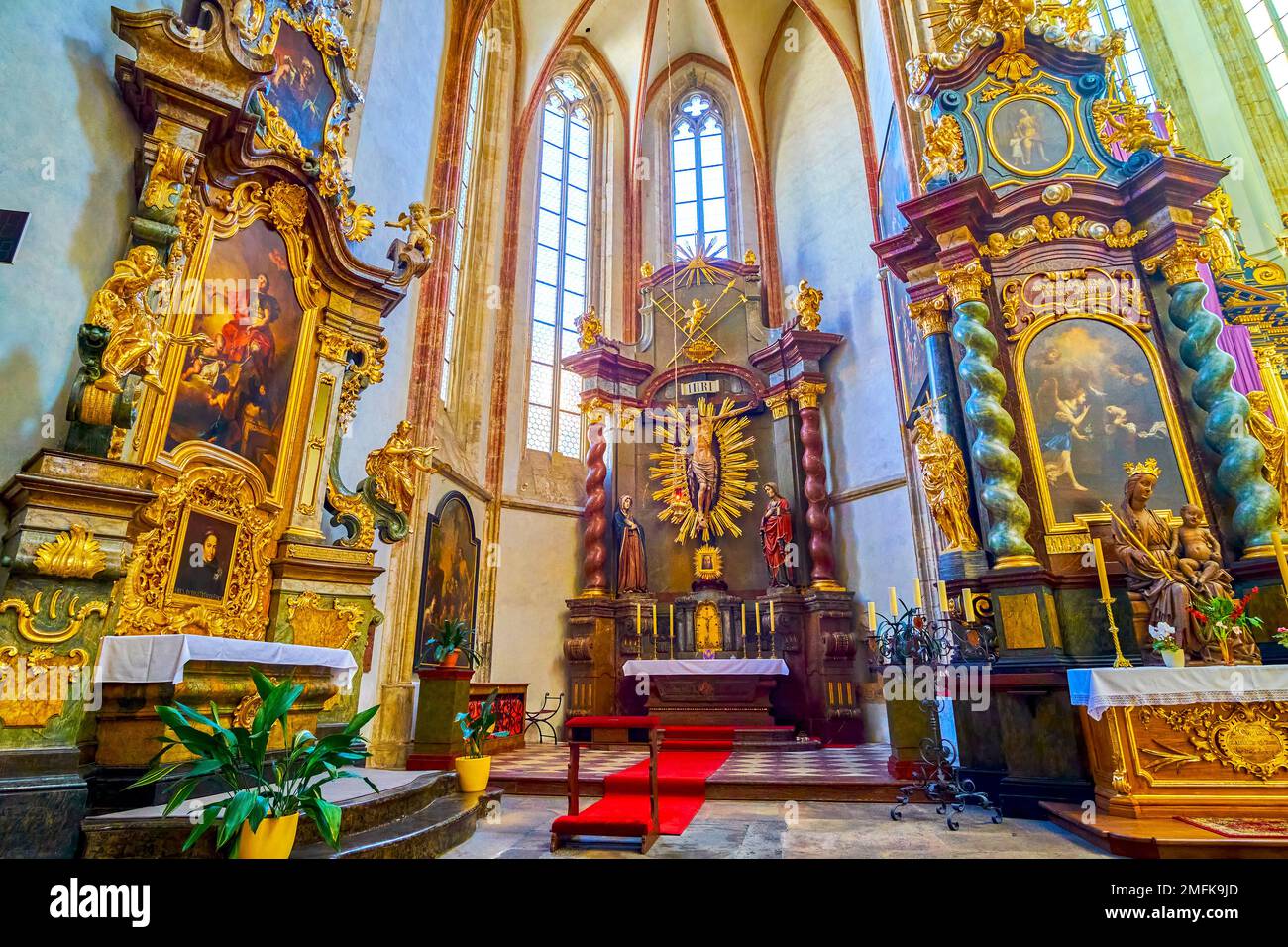 PRAGUE, TCHÉQUIE - 11 MARS 2022 : sculpture de Calvaire dans l'église notre-Dame avant Tyn, sur 11 mars à Prague, Tchéquie Banque D'Images