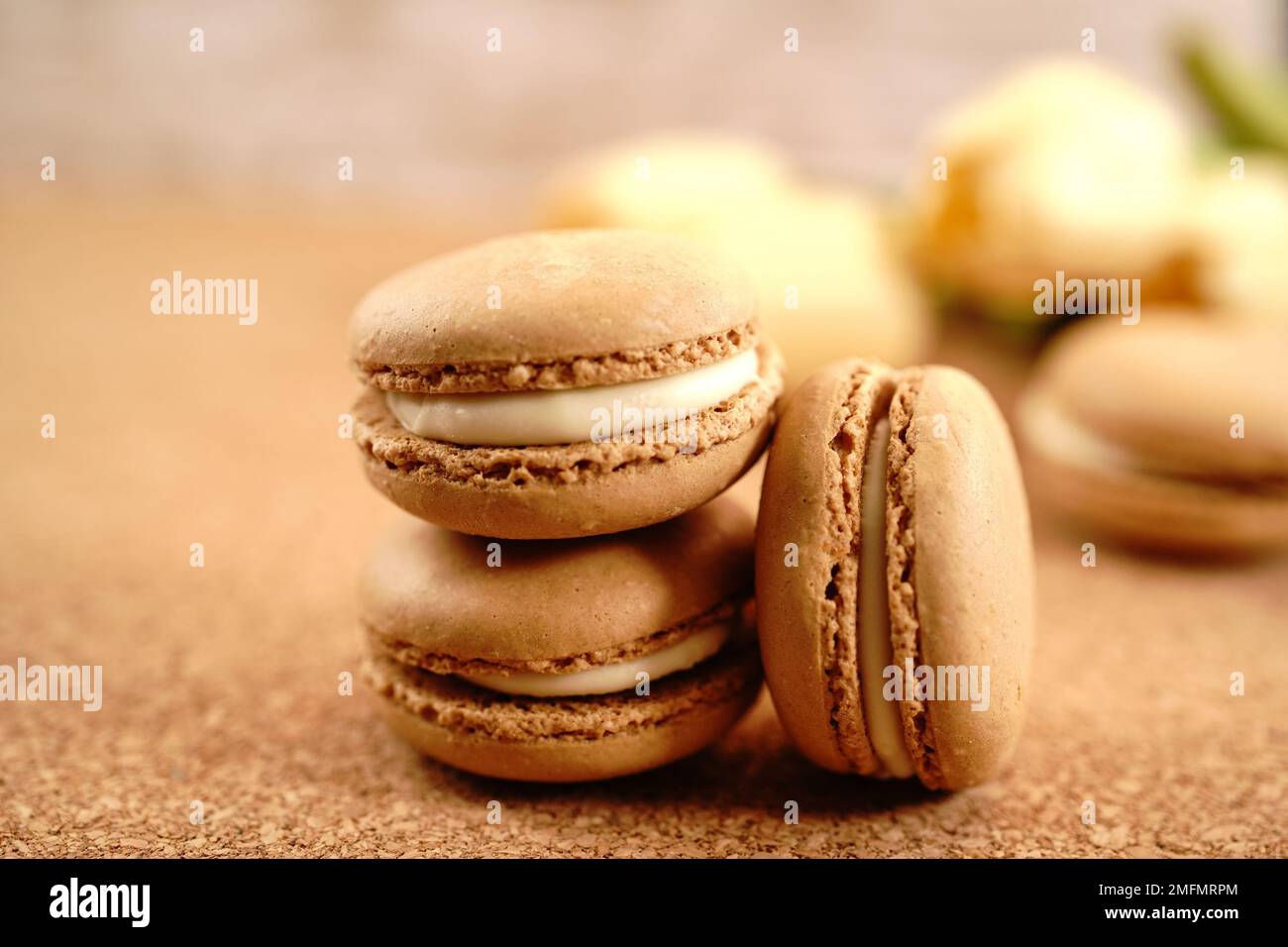 Macarons au caramel | fond macarons, mise au point sélective Banque D'Images