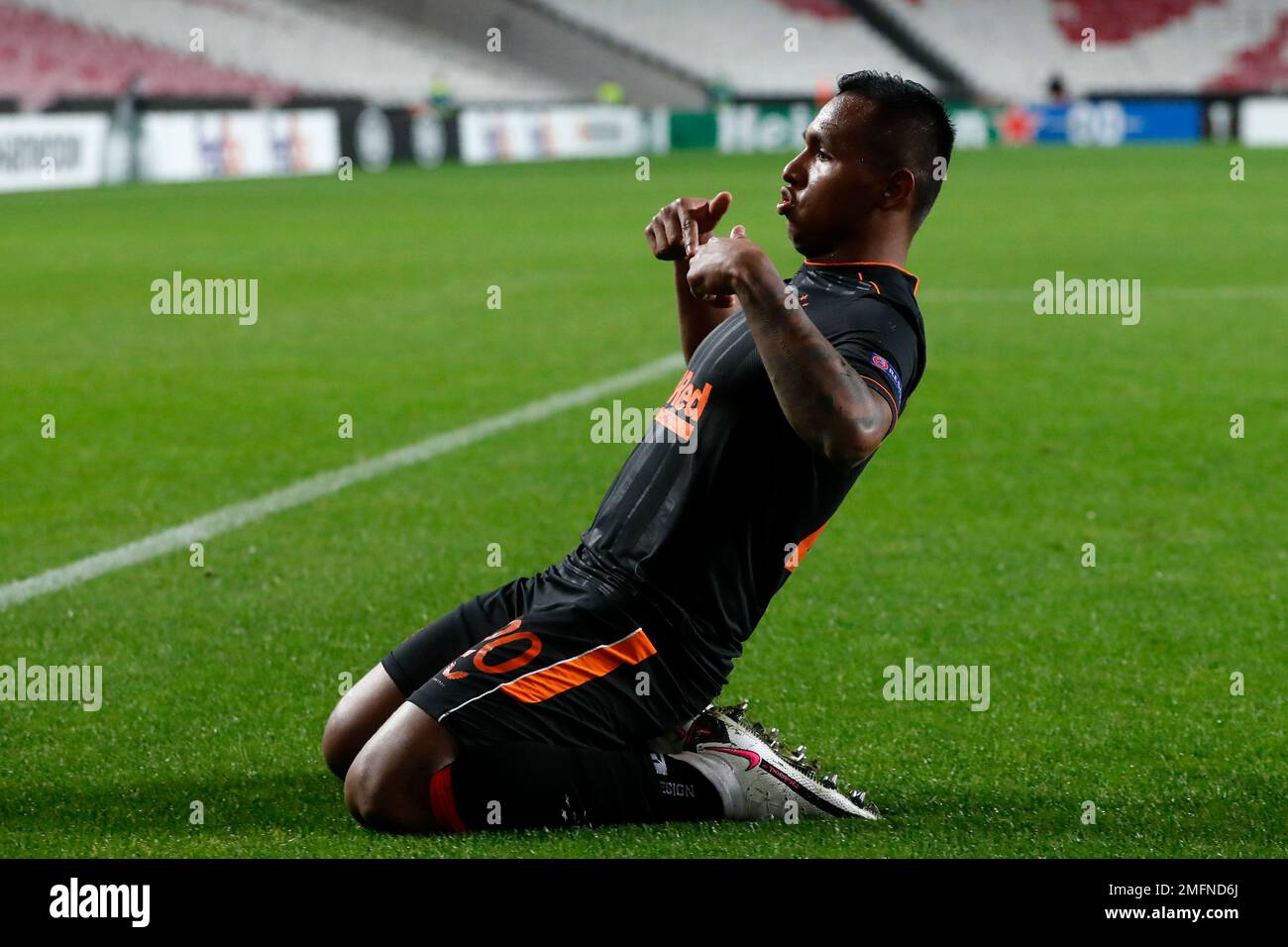 Rangers' Alfredo Morelos celebrates after scoring his side's third goal during the Europa League group D soccer match between Benfica and Glasgow Rangers at the Luz stadium in Lisbon, Thursday, Nov. 5, 2020. (AP Photo/Armando Franca) Banque D'Images