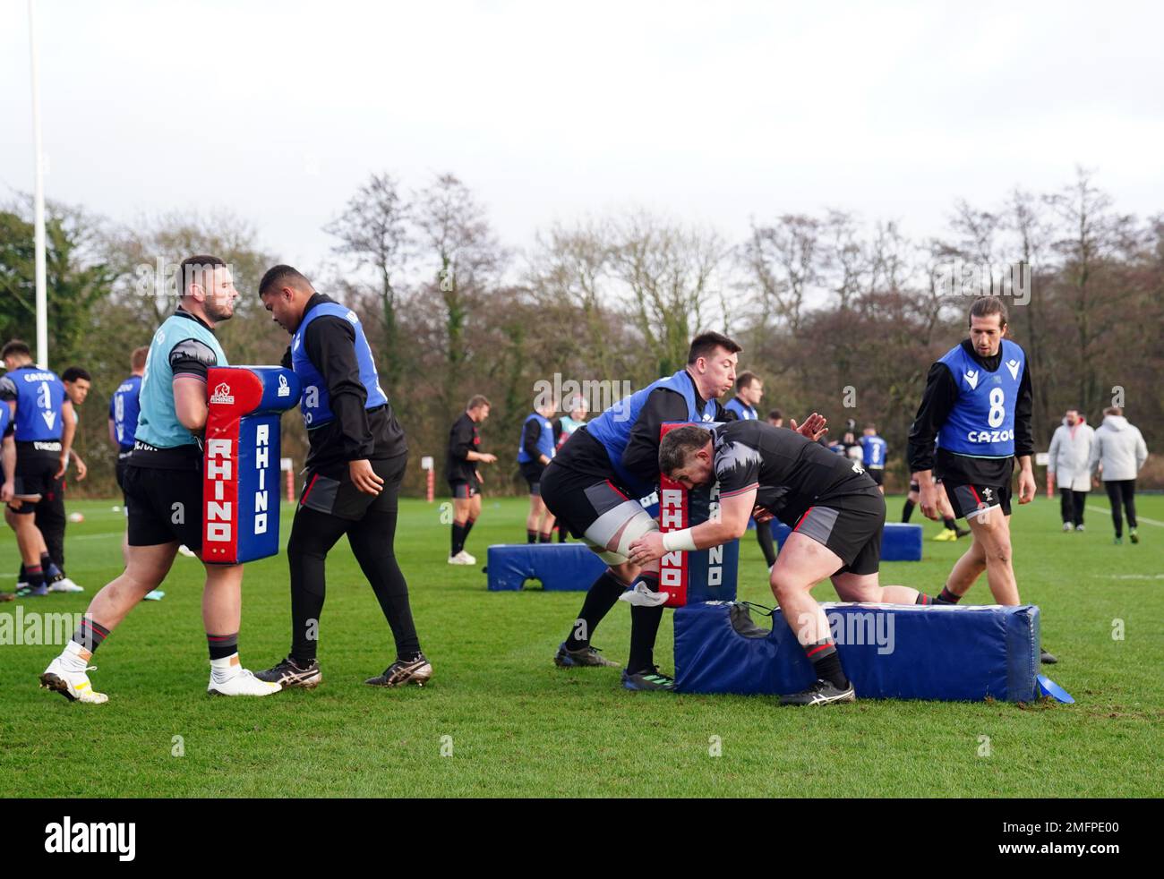 Adam Beard et Wyn Jones, pays de Galles, au cours d'une séance d'entraînement au Vale Resort, Hensol. Date de la photo: Mercredi 25 janvier 2023. Banque D'Images