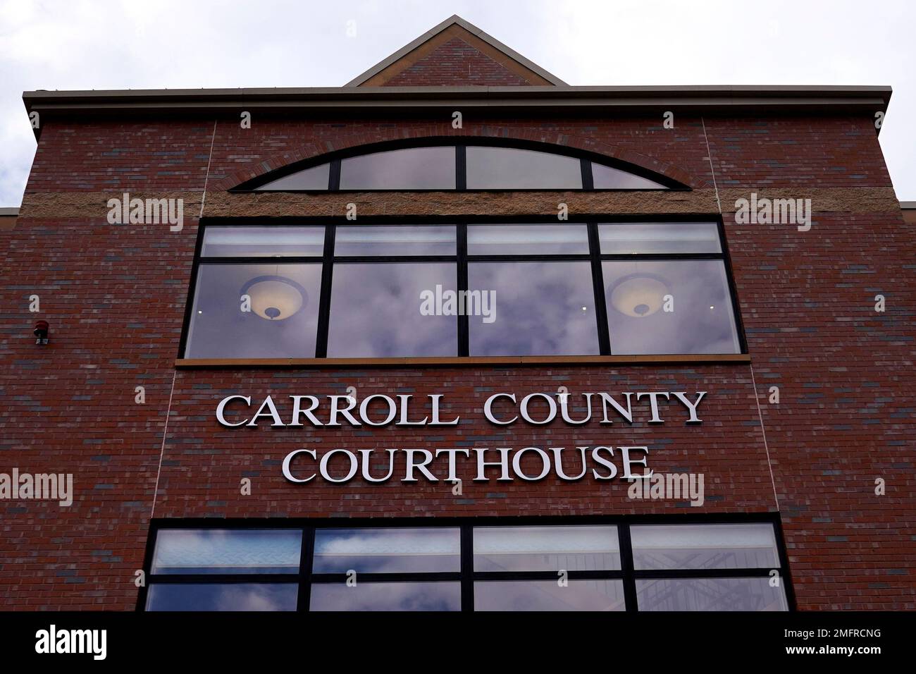 The Carroll County Superior Courthouse in Ossipee, N.H., Tuesday, Oct. 20, 2020. (AP Photo/Charles Krupa) Banque D'Images