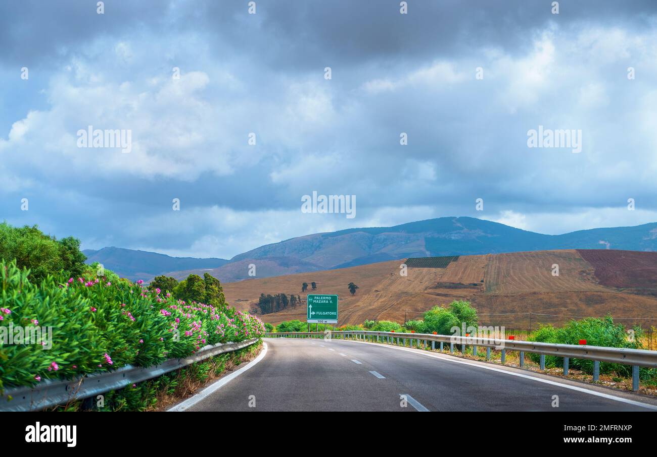 Autoroute en Sicile. Banque D'Images Autoroute en Sicile. Banque D'Images
