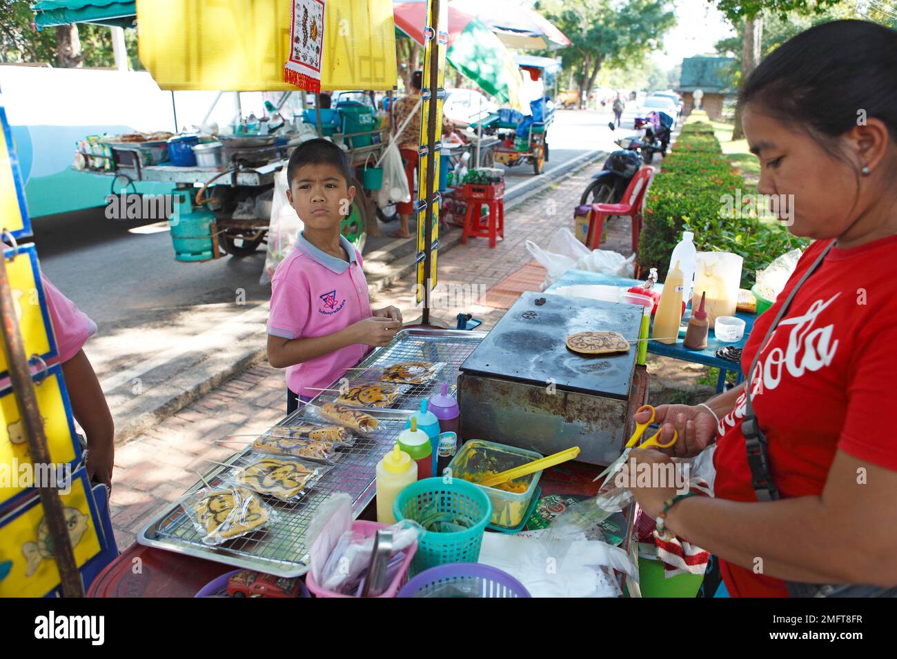 Stand vendant des gaufres sur un bâton, Sukhothai, province de Sukothai, Thaïlande Banque D'Images