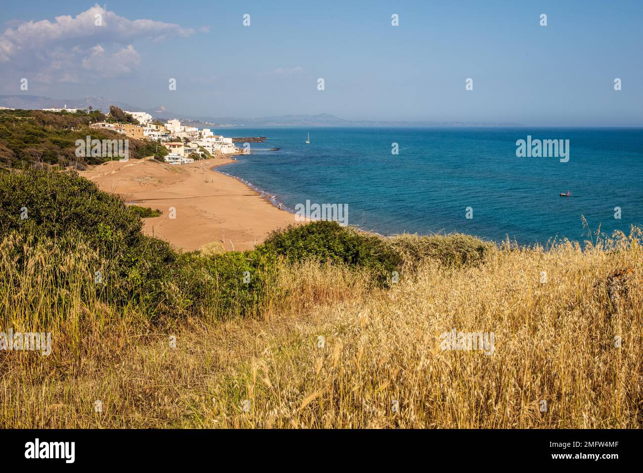Vue sur la plage de l'Acropole, ancienne colonie grecque de Selinunte, Sicile, Selinunte, Sicile, Italie Banque D'Images