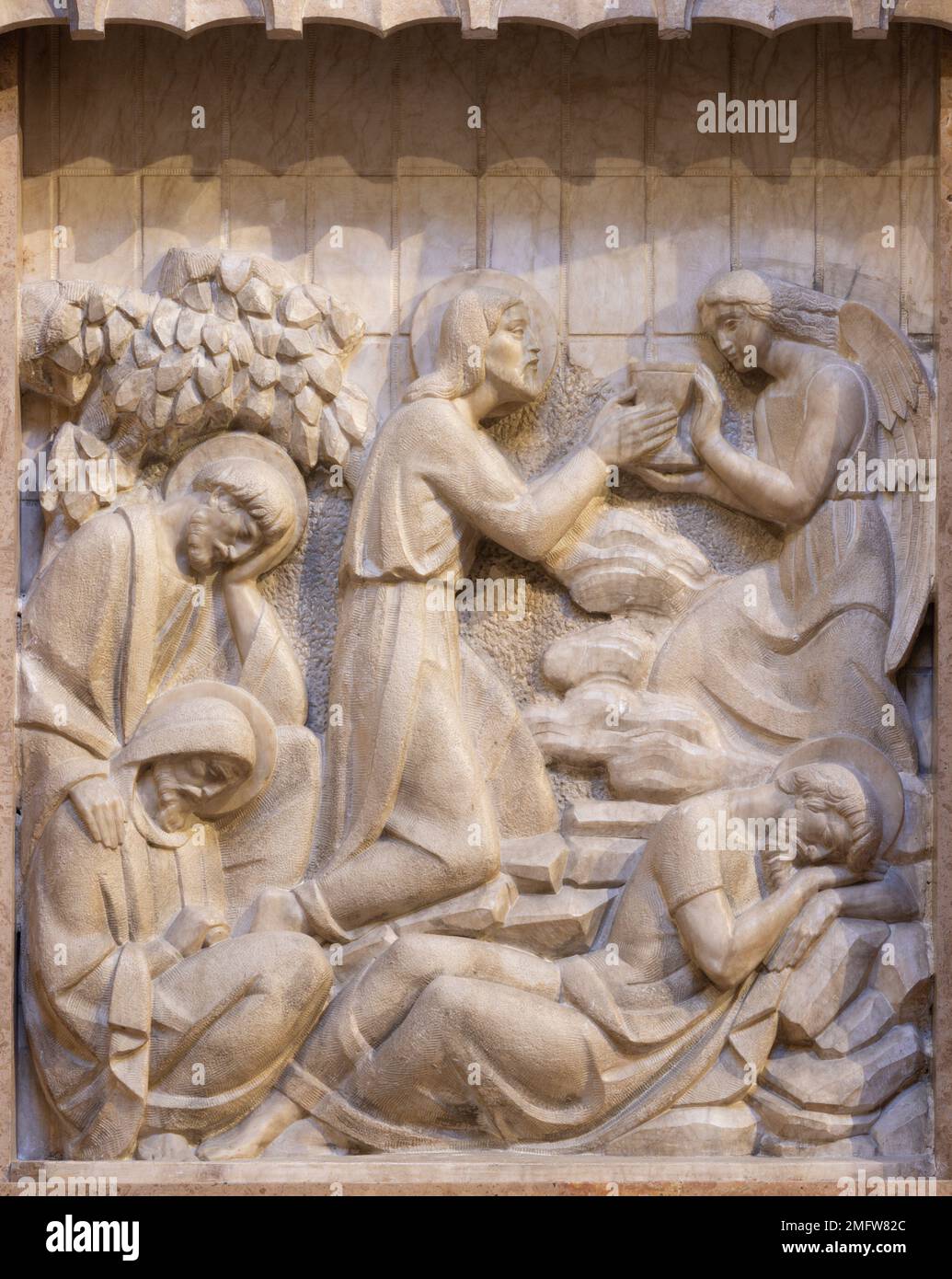 VALENCE, ESPAGNE - 17 FÉVRIER 2022 : le relief en marbre de la prière de Jésus dans le jardin Gethsemana de l'église Basilique de San Vicente Ferrer à partir de 20. cent Banque D'Images