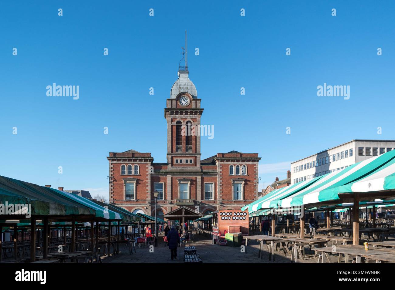 Image de la salle de marché victorienne classée de catégorie II dans la ville de Chesterfield, Derbyshire, en bordure du parc national de Peak District, Royaume-Uni Banque D'Images