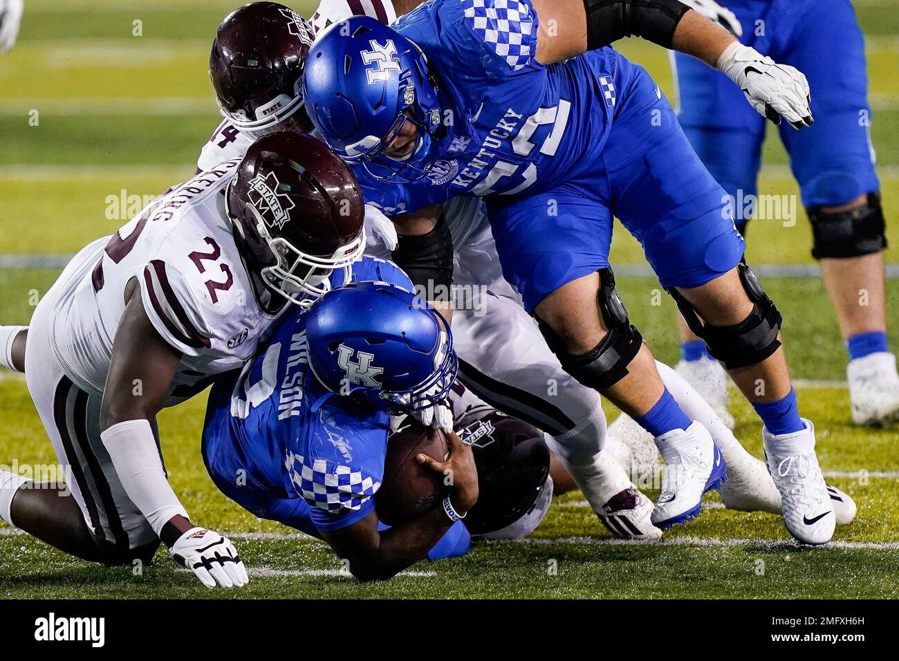 Kentucky quarterback Terry Wilson (3) is sacked by Mississippi State defensive tackle Nathan Pickering (22) and linebacker Nathaniel Watson (14) during the second half of an NCAA college football game Saturday, Oct. 10, 2020, in Lexington, Ky. (AP Photo/Bryan Woolston) Banque D'Images