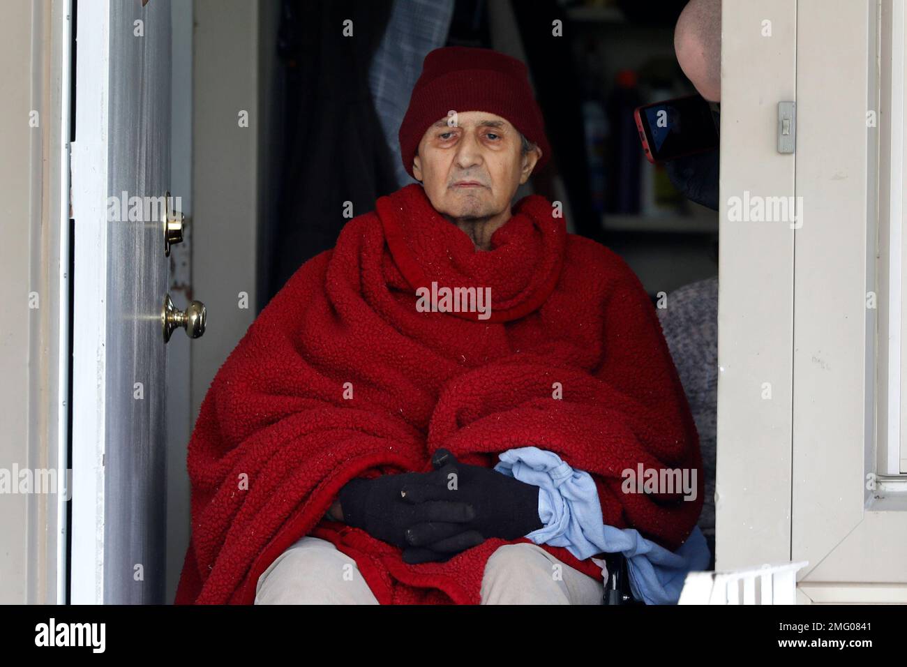FILE - In this May 1, 2020 file photo, "Cross Man" Greg Zanis watches as wellwishers drive by his Aurora, Ill., home. Zanis died on May 4, 2020 from bladder cancer. Zanis is famous for constructing and delivering white wooden crosses to communities across the county to honor those who died violently, including 58 lives lost in Las Vegas. Las Vegas is marking the third anniversary of the deadliest mass shooting, Thursday, Oct. 1, in modern U.S. history. (AP Photo/Charles Rex Arbogast, File) Banque D'Images
