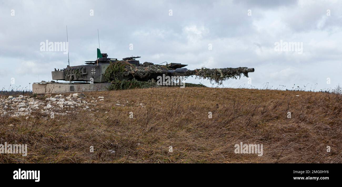 Chars Leopard II dans la zone d'entraînement de Grafenwoehr participant à un exercice de combat conjoint Banque D'Images